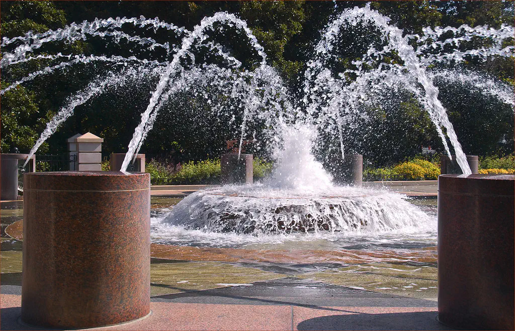 Pineapple Fountain at Waterfront Park